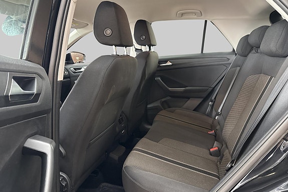 Volkswagen T-Roc 8 of 16