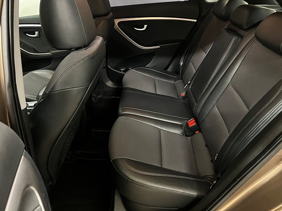 Hyundai i30 8 of 10
