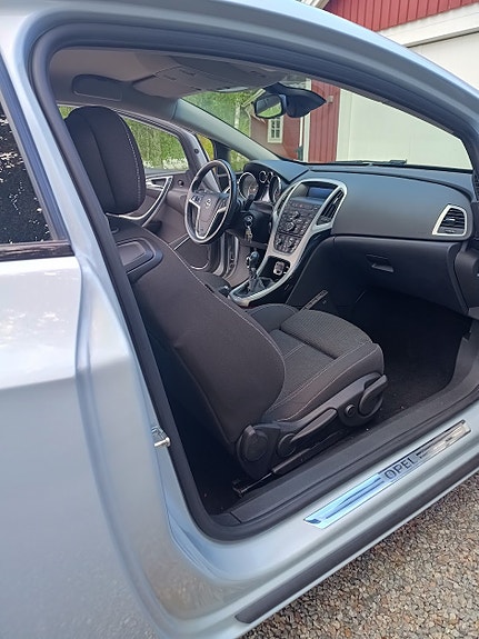 Opel Astra 12 of 13