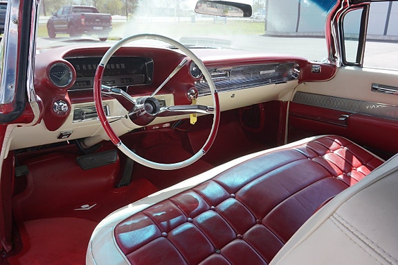 Cadillac Convertible 17 of 25