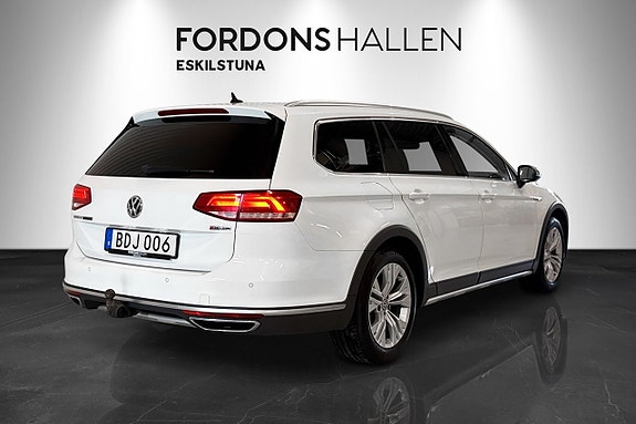 Volkswagen Passat Alltrack 7 of 27