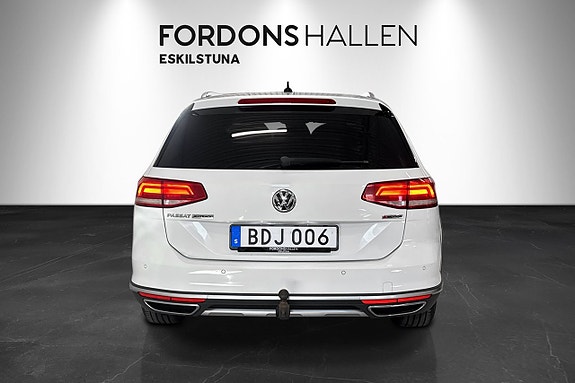 Volkswagen Passat Alltrack 8 of 27