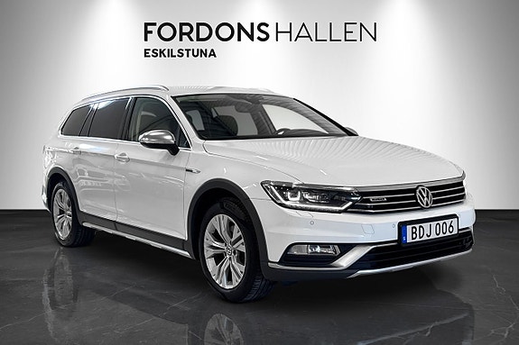 Volkswagen Passat Alltrack 3 of 5
