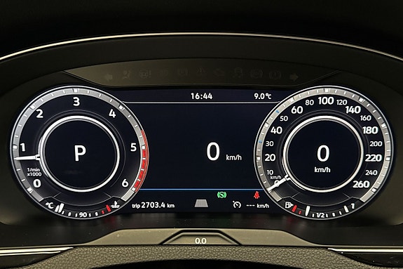 Volkswagen Passat Alltrack 18 of 27
