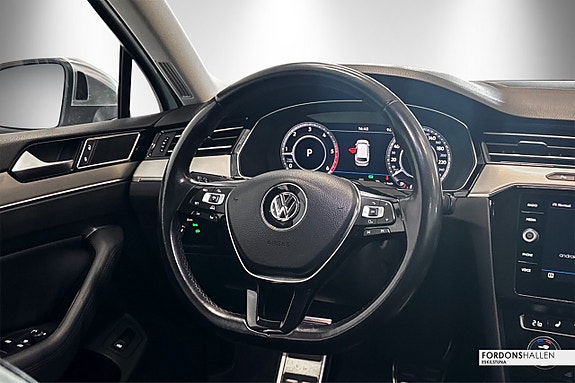Volkswagen Passat Alltrack 17 of 27