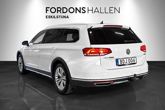 Volkswagen Passat Alltrack 9 of 27