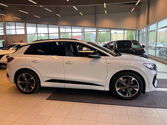Audi Q4 e-tron 4 of 5