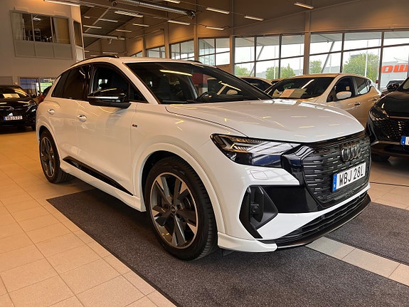Audi Q4 e-tron 3 of 5