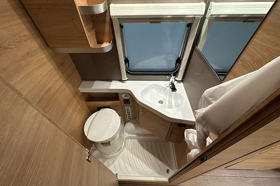 Knaus SÜDWIND BLACK SELECTION 580 UK 16 of 16