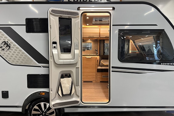 Knaus SÜDWIND BLACK SELECTION 580 UK 6 of 16