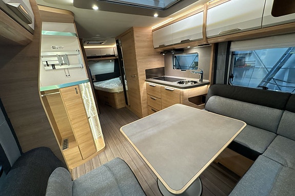 Knaus SÜDWIND BLACK SELECTION 580 UK 11 of 16