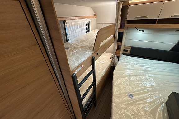 Knaus SÜDWIND BLACK SELECTION 580 UK 14 of 16