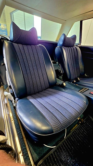 Mercedes-Benz 350 SL 23 of 27