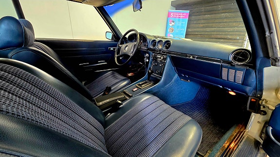 Mercedes-Benz 350 SL 14 of 27