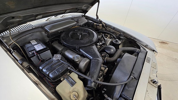 Mercedes-Benz 350 SL 26 of 27