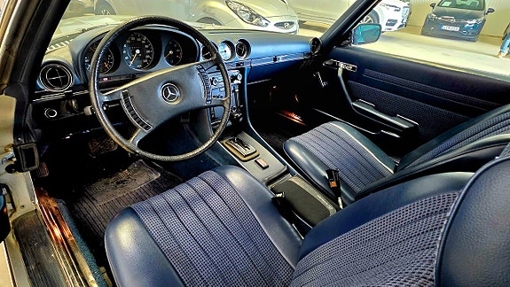Mercedes-Benz 350 SL 17 of 27