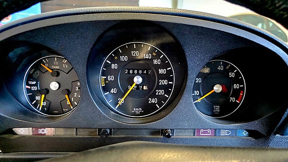 Mercedes-Benz 350 SL 22 of 27