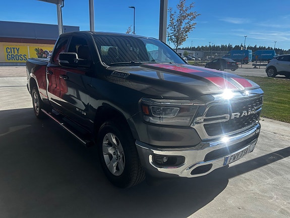 Dodge RAM 1500 2 of 5