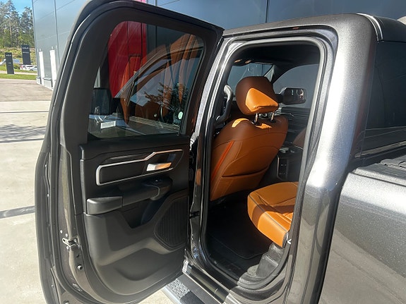 Dodge RAM 1500 10 of 21