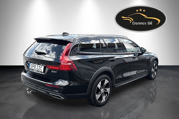 Volvo V60 Cross Country 8 of 28