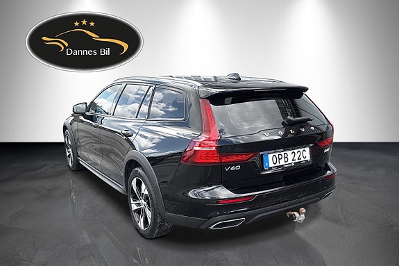 Volvo V60 Cross Country 3 of 5