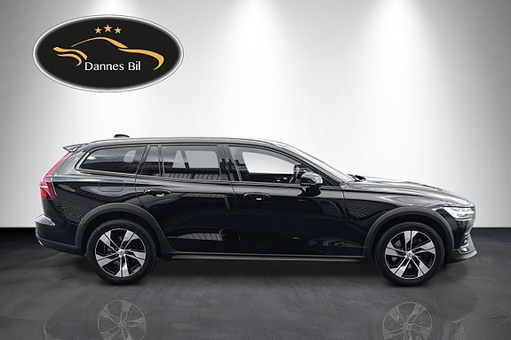 Volvo V60 Cross Country 7 of 28