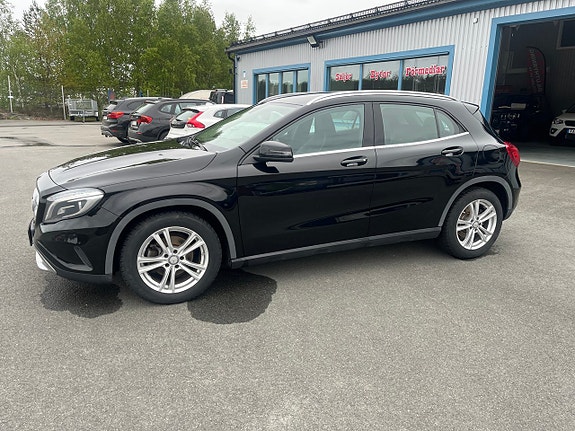 Mercedes-Benz GLA220 d 2 of 5