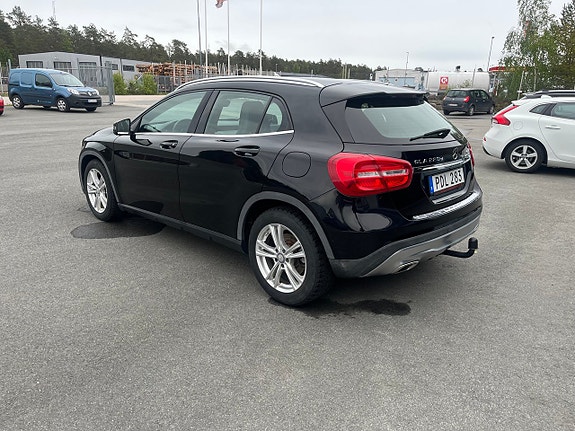 Mercedes-Benz GLA220 d 3 of 5