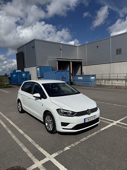 Volkswagen Golf Sportsvan 2 of 5