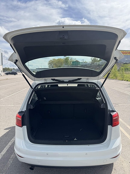 Volkswagen Golf Sportsvan 4 of 5
