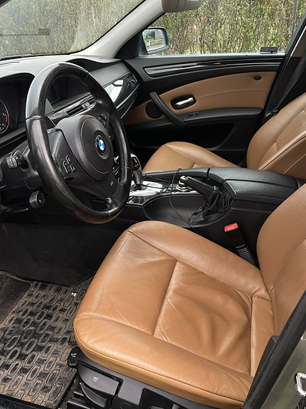 BMW 520d 4 of 5