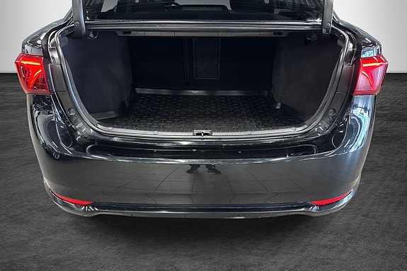 Toyota Avensis 12 of 13