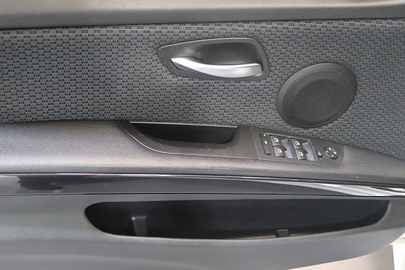 BMW 325i 14 of 20