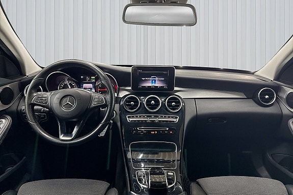 Mercedes-Benz C350 9 of 18