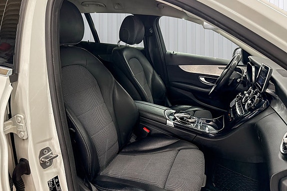 Mercedes-Benz C350 16 of 18