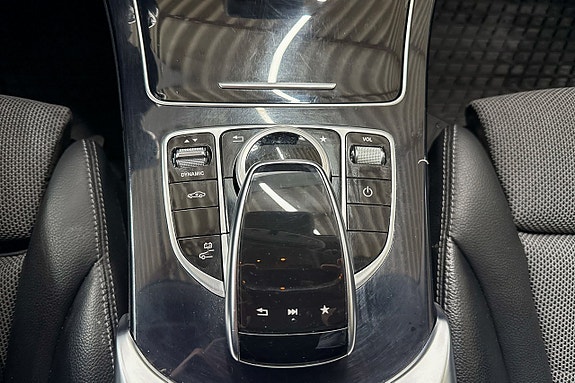 Mercedes-Benz C350 14 of 18