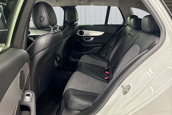 Mercedes-Benz C350 17 of 18
