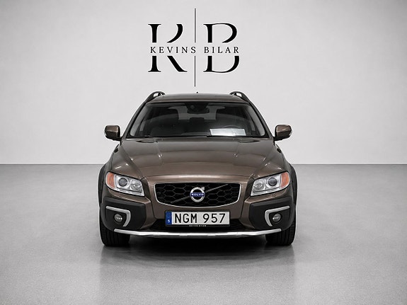 Volvo XC70 2 of 5