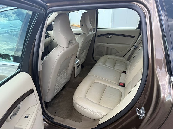 Volvo XC70 11 of 11