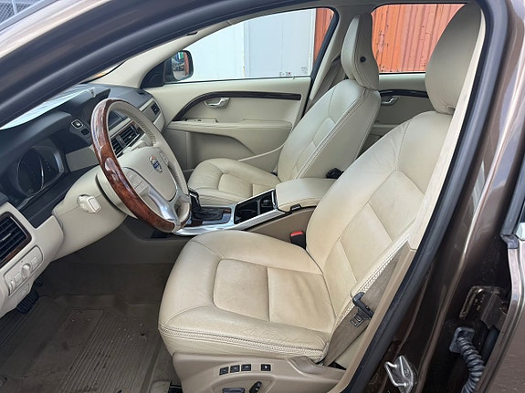 Volvo XC70 10 of 11