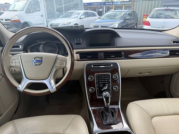 Volvo XC70 7 of 11