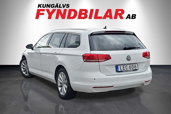 Volkswagen Passat 2 of 5