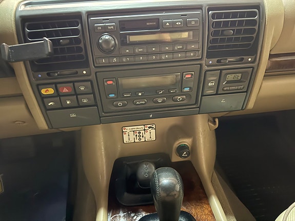 Land Rover Discovery 10 of 17