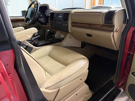 Land Rover Discovery 15 of 17