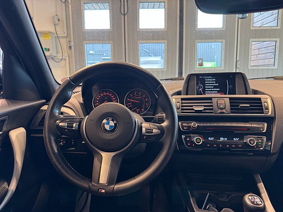 BMW 118i 8 of 24