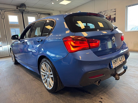 BMW 118i 3 of 5
