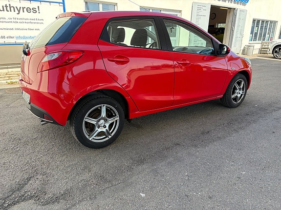 Mazda 2 4 of 5