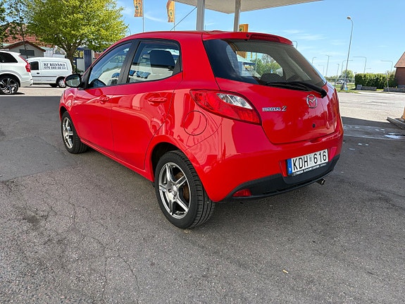 Mazda 2 3 of 5