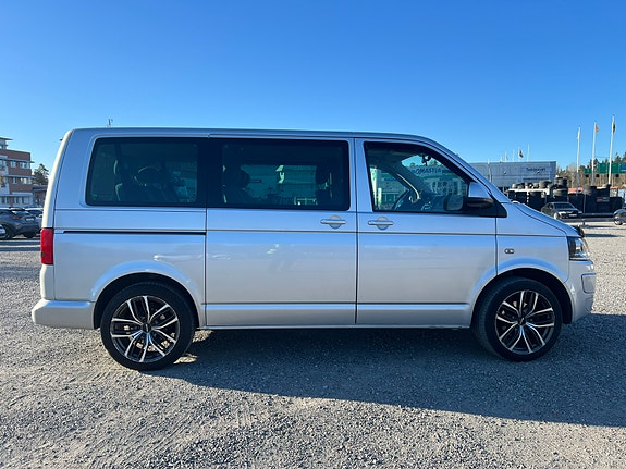 Volkswagen Caravelle 4 of 5