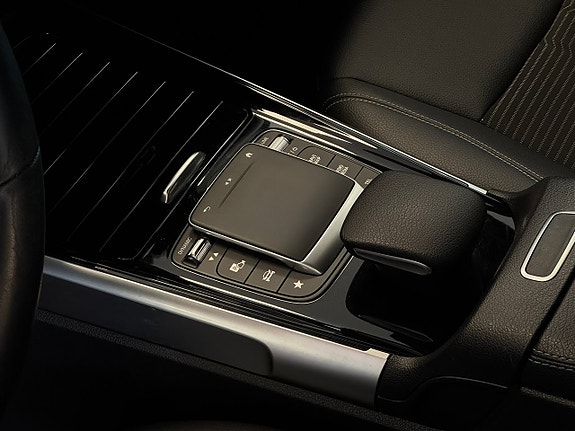 Mercedes-Benz GLB200 d 12 of 23
